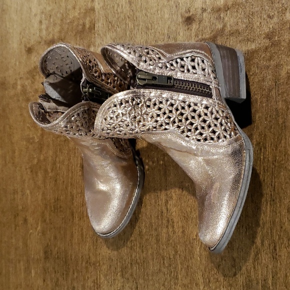 Circle G Womens Cut Out Metallic Western Ankle Booties Size 7 Rose Gold - Picture 1 of 7